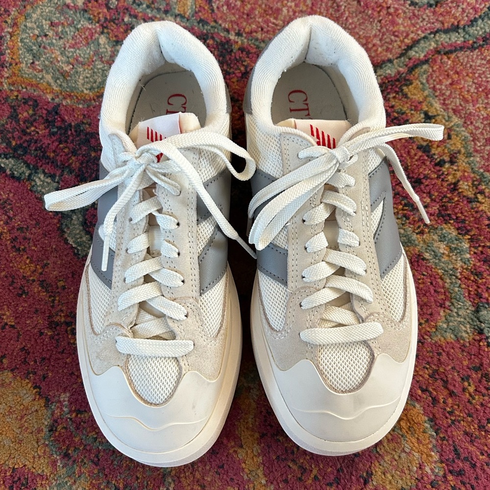 New Balance | Women’s Cream/Grey CT 302 Lace Up Sneakers Women’s size 7.5 Mens 6 - Picture 7 of 16